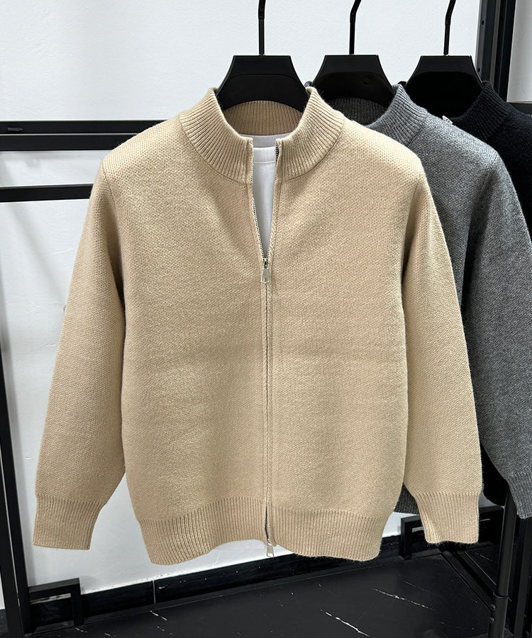 „Velours de Nuit" – Luxuriöse Stehkragen-Cardigan