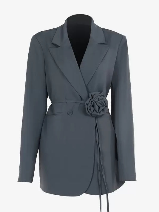 Flower Blazer Damen – Grau mit Bindegürtel & Blumen-Detail