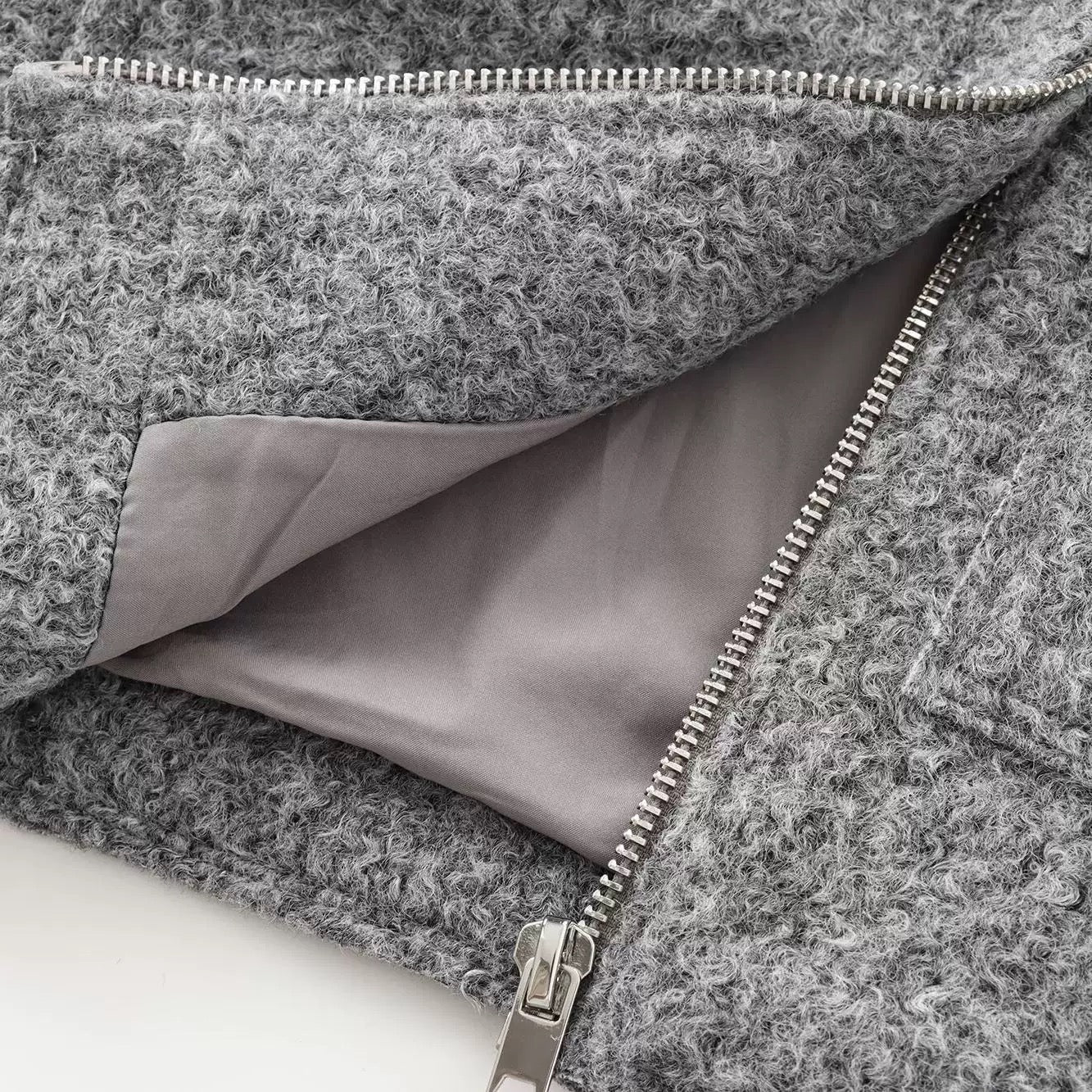 La Grise Élégance - Wolljacke mit Reißverschluss und Brusttaschen