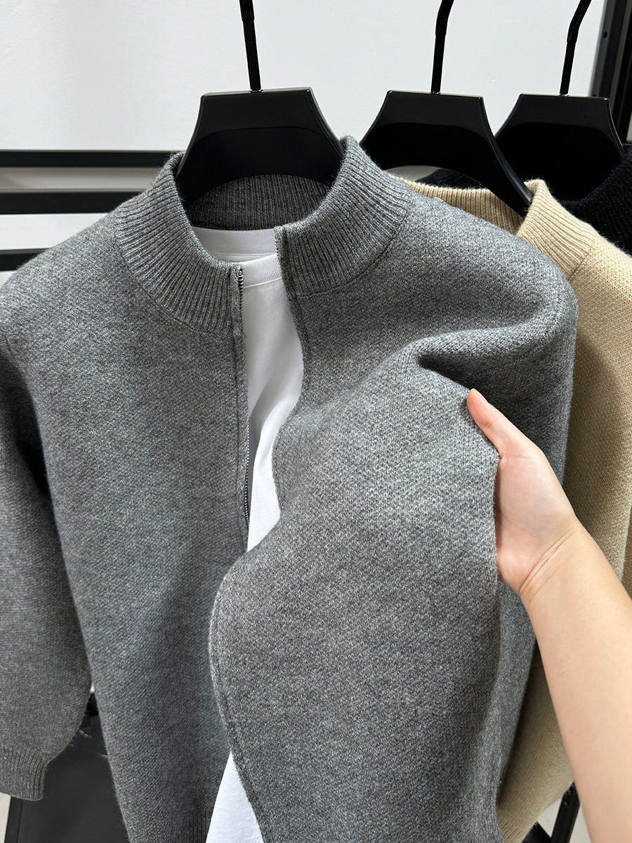 „Velours de Nuit" – Luxuriöse Stehkragen-Cardigan