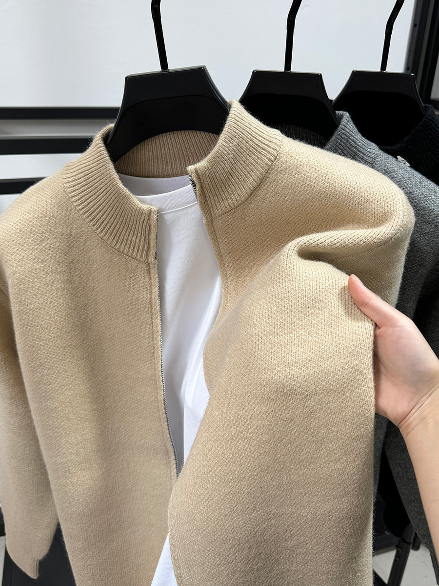 „Velours de Nuit" – Luxuriöse Stehkragen-Cardigan